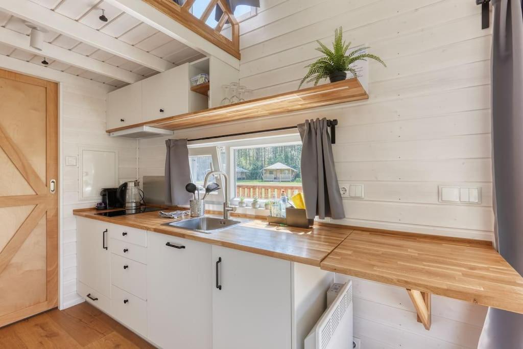 Rode Tiny House Met Zwembad Villa Zeewolde Exteriör bild