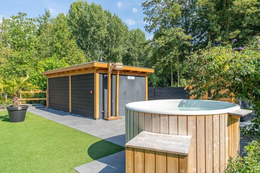 Rode Tiny House Met Zwembad Villa Zeewolde Exteriör bild