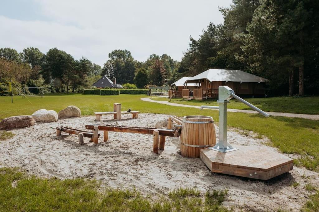 Rode Tiny House Met Zwembad Villa Zeewolde Exteriör bild